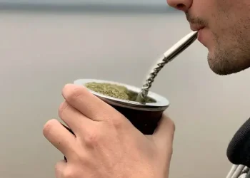 Lo echaron del trabajo por tomar mate y deberán pagarle indemnización