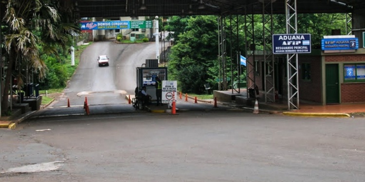 LE ROBARON EL VEHÍCULO. La víctima resultó con lesiones varias.