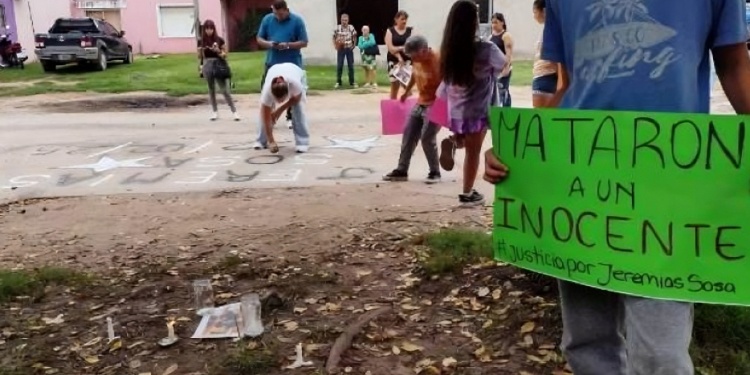 PEDIDO DE JUSTICIA. Cuando la policía llegó al lugar, vecinos afirmaron que habían matado a un inocente.