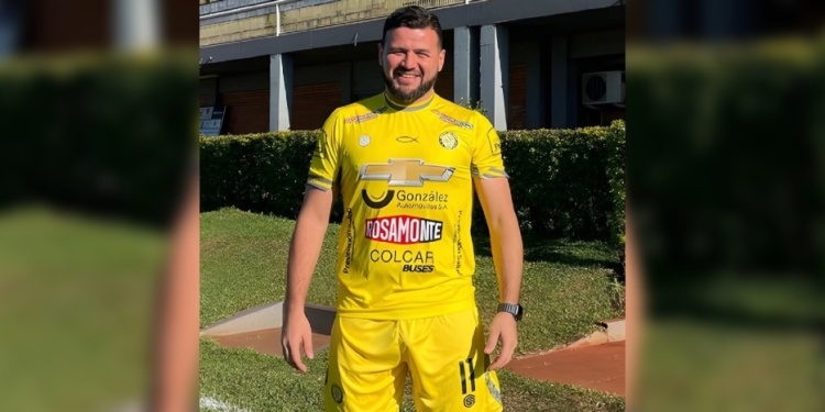 CON LA PILCHA DEL COLECTIVERO. El “Pinti”, listo para una nueva etapa.