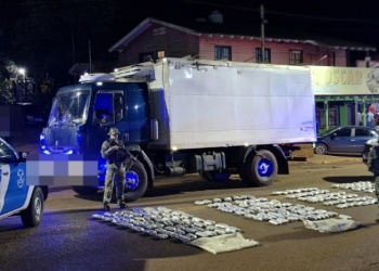 Prefectura secuestró 61 kilos de marihuana ocultos en un camión térmico en Misiones