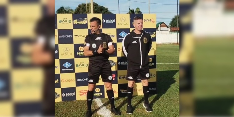 Fernando Brillada (a la derecha con campera), junto a César Ceballos, el domingo en el "Tito" Cucchiaroni.
