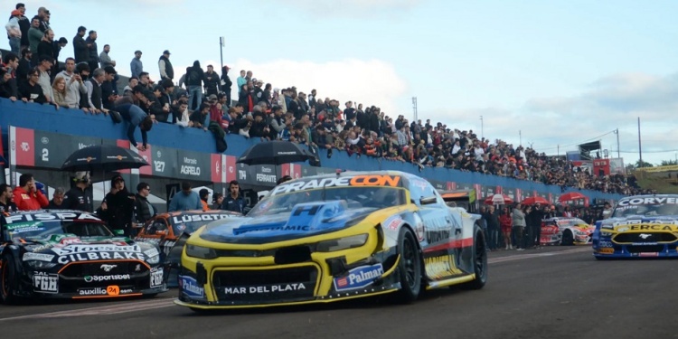 CONVOCANTE. Una vez más el Turismo Carretera en Posadas atrajo un gran caudal de turistas en este fin de semana XL en el país.