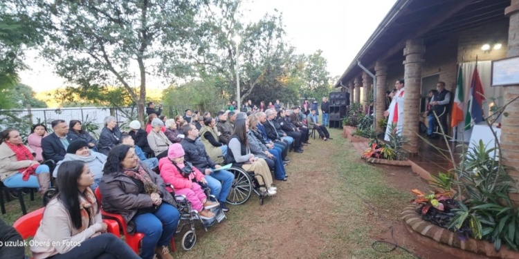 NUEVO ANIVERSARIO. Al celebración asistieron amigos y colaboradores de siempre, vecinos, profesionales, asistentes, administrativos y los propios residentes, verdaderos protagonistas de esta obra viva.
