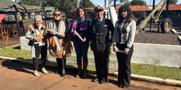 HONORES. Familiares de Héctor Fernández recibieron el reconocimiento.