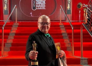 Iván Moschner ganador del Martín Fierro de teatro: “Soy de Misiones y es misionense el premio”
