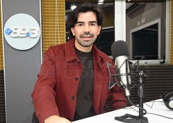 Max Jara, el peluquero posadeño que deslumbra con su creatividad