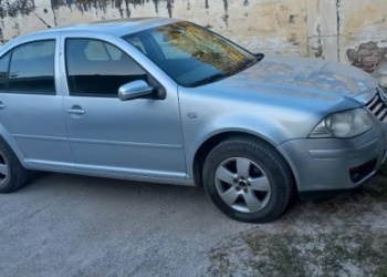 Robó un auto, el arma a un policía y murió de un disparo en la cabeza