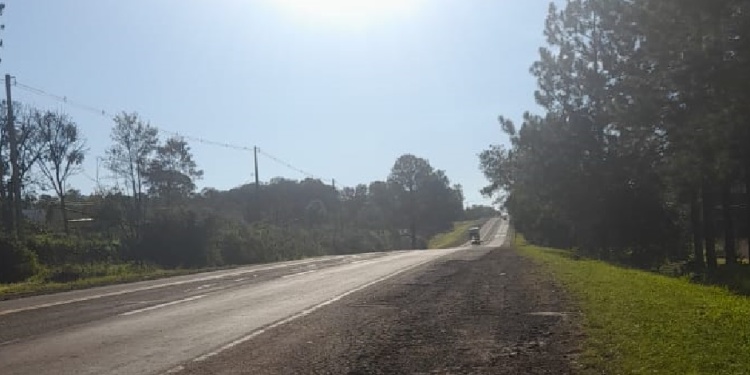 ZONA PELIGROSA. Los vecinos de barrio Apepú piden alumbrado público y mayor seguridad en esta franja de la ruta Nacional 12, el cual es el ingreso a dicho espacio urbano en Santo Pipó.