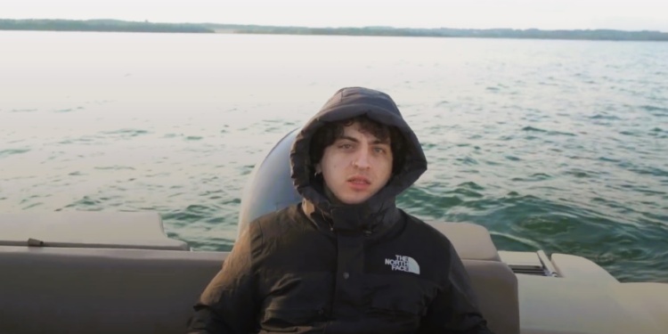 ARTISTA MISIONERO. El cantante posadeño Tata Latino, en plena grabación de su último videoclip “Vodka energ” que se lanzará en los próximos meses.