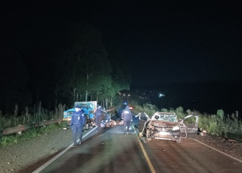 Fuerte choque frontal entre tres autos sobre la ruta nacional 14