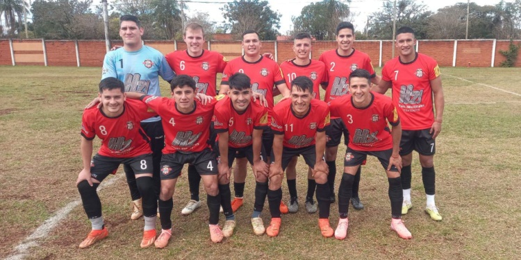 SIGUE EN CARRERA. Atlético Garuhapé ganó y logró el pasaporte los Play Off de la Liga Provincial de Fútbol.