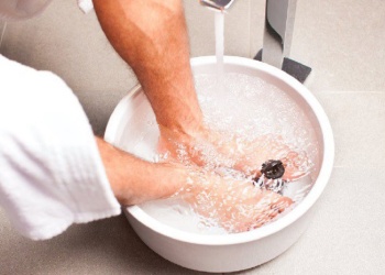 “El famoso y popularizado ‘baño polaco’ no es malo para la piel en invierno”