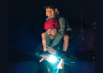 Bomberos Voluntarios de Iguazú evacuaron a familias durante la madrugada por las intensas lluvias