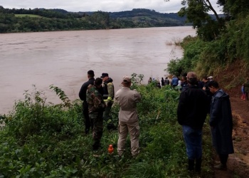 Pausan la búsqueda del pescador desaparecido en El Soberbio por la crecida del Uruguay