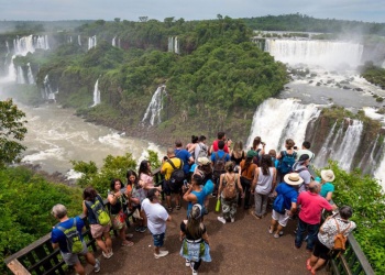 Termina la concesión de Cataratas: en Iguazú reclaman ser parte de los negocios