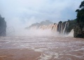 Las Cataratas del Iguazú se muestran con un caudal imponente