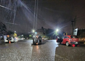Triple choque en Posadas: un vehículo volcado pero no hubo personas lesionadas
