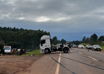 Falleció un hombre tras choque entre camioneta y camión en Dos de Mayo