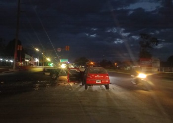 Choque entre autos deja dos personas heridas en Posadas