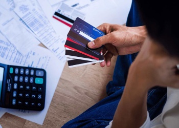 Más deuda, menos margen: los hogares destinan hasta el 60% de sus ingresos a pagar cuotas