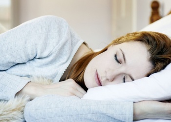 ¿Por qué es mejor dormir del lado izquierdo?