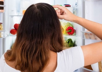 Cinco alimentos que no deberíamos guardar en la heladera