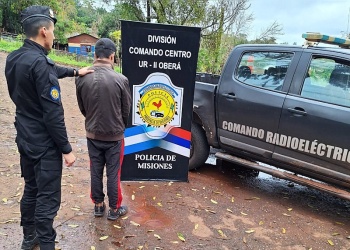 Le puso un cuchillo en el cuello a su hijo para abusar de su madre