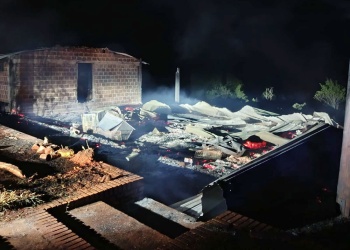 Un menor intentó encender fuego en cocina a leña y provocó un incendio