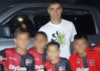 Polémica: sancionan a niños de las inferiores de Newells por sacarse una foto con un jugador de Central