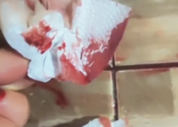 ¿Mito o realidad?: en Paraguay una familia afirma que brota “sangre” desde las paredes y pisos de su casa