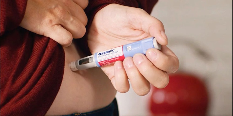 QUÉ GENERA EN EL CUERPO. Imita una hormona intestinal que controla el apetito y la producción de insulina.