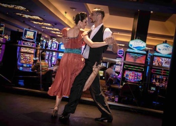 Cena regional, vinos y show en vivo: se viene la “Noche Argentina” en Casino City Center Iguazú