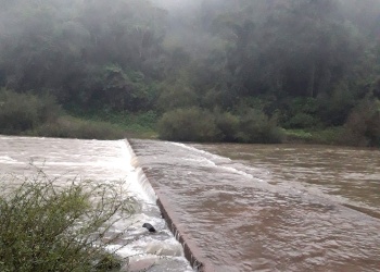 Cerraron el acceso al Parque Provincial Moconá por la crecida del arroyo Yabotí