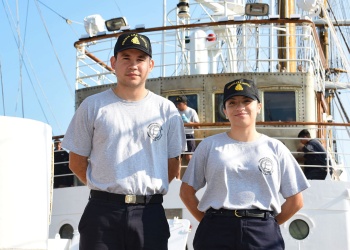 Un misionero combina vocación por la Armada con la radioafición