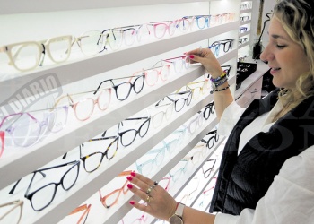 Cambiar los lentes es cada vez más caro:  los precios se alejan del bolsillo promedio