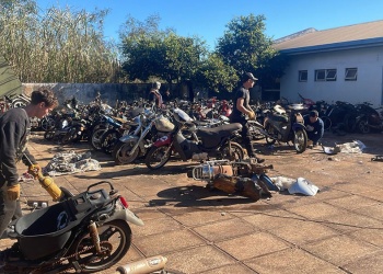 Compactaron motos secuestradas por infringir normas de tránsito en Apóstoles