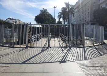 Abandono y deterioro: el monumento a las Cataratas del Iguazú en Buenos Aires, en estado crítico