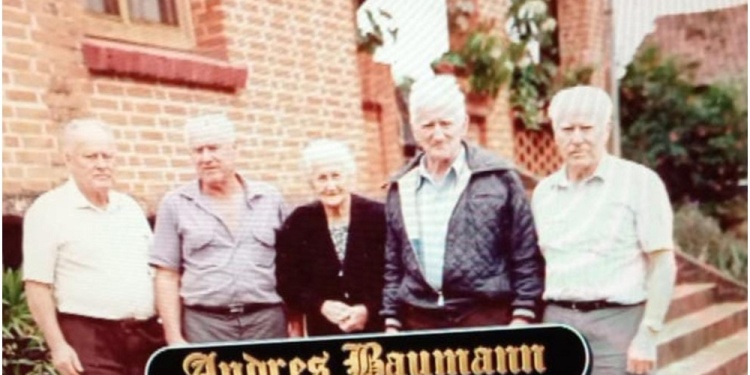 LOS BAUMANN. Juan, Adelaida, Ernesto, Gualterio y Ricardo, hijos de Olga Blöhsel y de Andrés Baumann -de El Alcázar-, que dejó su sello propio como albañil en muchas edificaciones de la región.