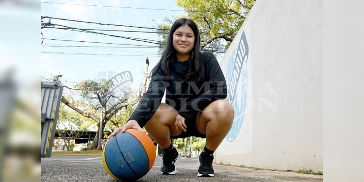 PROMESA MISIONERA. Cami, de 14 años, se convirtió en una de las principales joyas del básquet misionero.