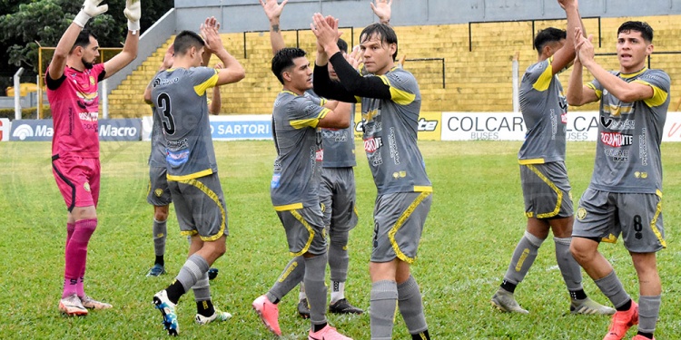 URGENCIA. Solo los tres puntos sirven en Crucero para salir del fondo.