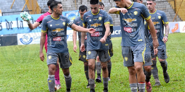 DERROTA. Crucero viene de perder de local ante Sarmiento. Con recambios, hoy irá en busca de tres puntos clave.