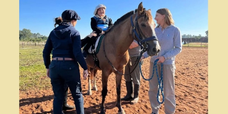 ENFOQUE INTERDISCIPLINARIO. Abarca tres áreas: salud, equitación y educación.