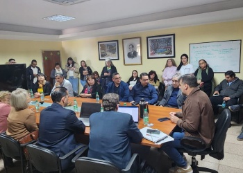 Tras el aumento a docentes, la Provincia inició negociaciones con salud