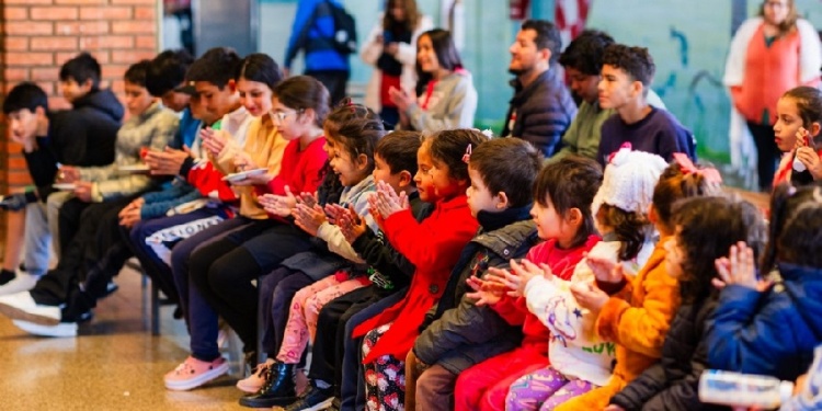 MODO VACACIONES. Niños del Hogar de Día disfrutaron de una jornada de espectáculos.