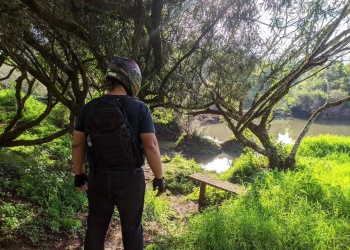 “Misiones en dos ruedas”: el viajero que es furor con sus fotos de los paisajes de la tierra colorada