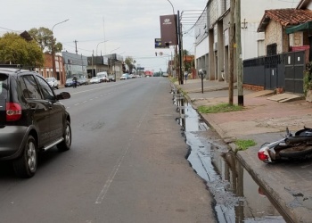 Posadas: mujer a bordo de una moto terminó lesionada tras colisionar con un auto