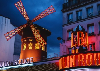 Las aspas del Moulin Rouge volvieron a girar