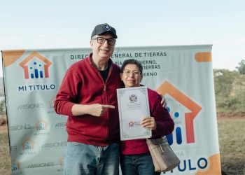 Passalacqua entregó más de 200 regularizaciones dominiales y herramientas a emprendedores en San Javier