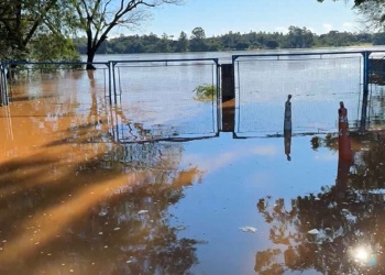 El Soberbio retomaría el servicio de balsa hoy, el resto aún espera